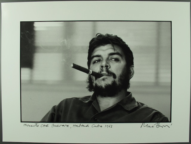 Рене Бурри. Че Гевара с сигарой. Из серии «Интервью с министром промышленности для журнала Look». Гавана, 1963 г.