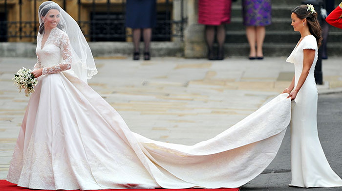 Не Сары Бертон рук дело: дизайн подвенечного платья Кейт Миддлтон был скопирован?