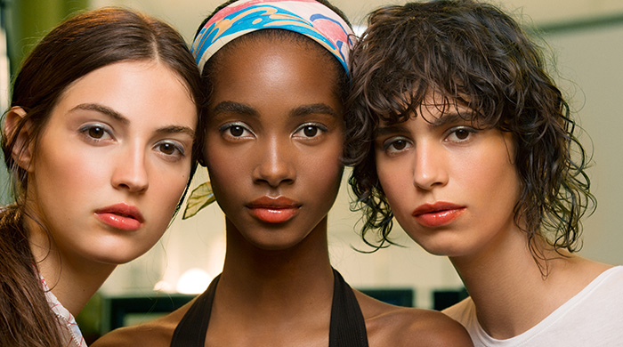 Идея летнего макияжа: бэкстейдж показа круизной коллекции Chanel