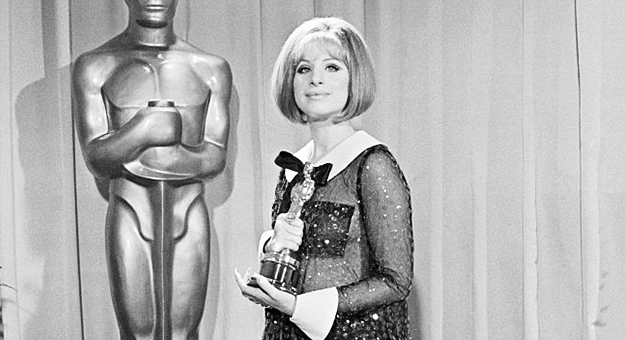 «Оскар» без правил: платья, которые навсегда вошли в историю