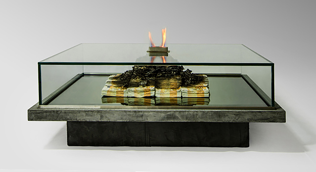 Объект желания: кофейный столик со сгорающими евро