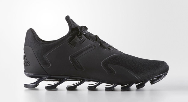 Adidas выпустили новые спрингблейды Solyce в черном цвете
