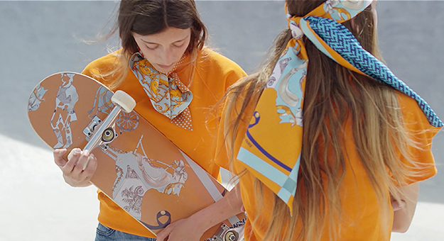 Hermès представили коллекцию шарфов клипом про скейтбордисток