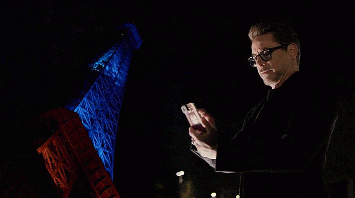 Видео: Роберт Дауни-младший раскрасил Эйфелеву башню в цвета Железного человека