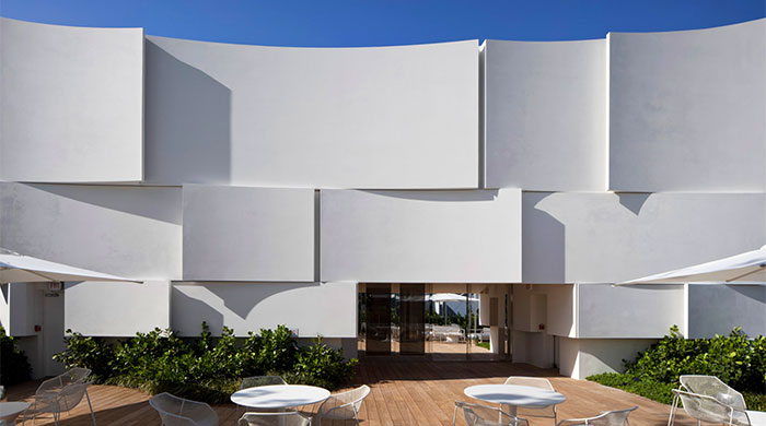 Парящий в Майами: новый бутик Dior от Barbarito Bancel Architectes