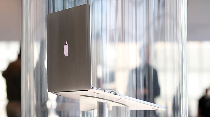 Apple выпустит MacBook с сенсорной клавиатурой