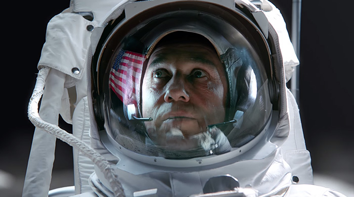 От домохозяйки до космонавта: 10 ролей Кристофа Вальца в рекламе Samsung