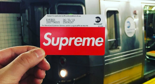 Проездные на метро с логотипом Supreme стали причиной беспорядков