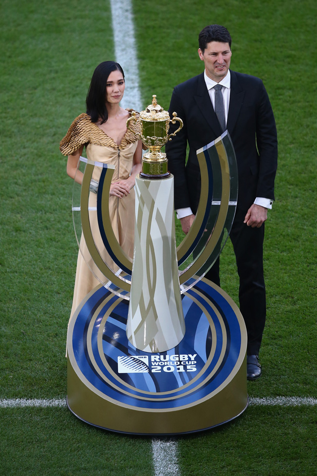 Louis Vuitton «одел» Кубок Уэбба Эллиса (фото 3)