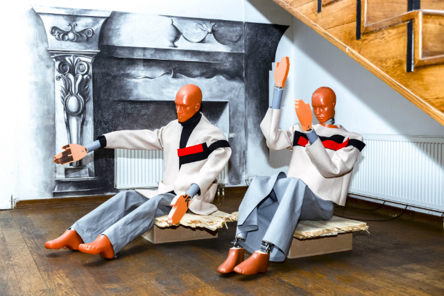 Как должны выглядеть слуги искусства: выставка "Образы музея" (фото 4)