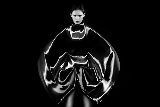 Еще раз про силуэт: новая выставка Balenciaga (фото 1)