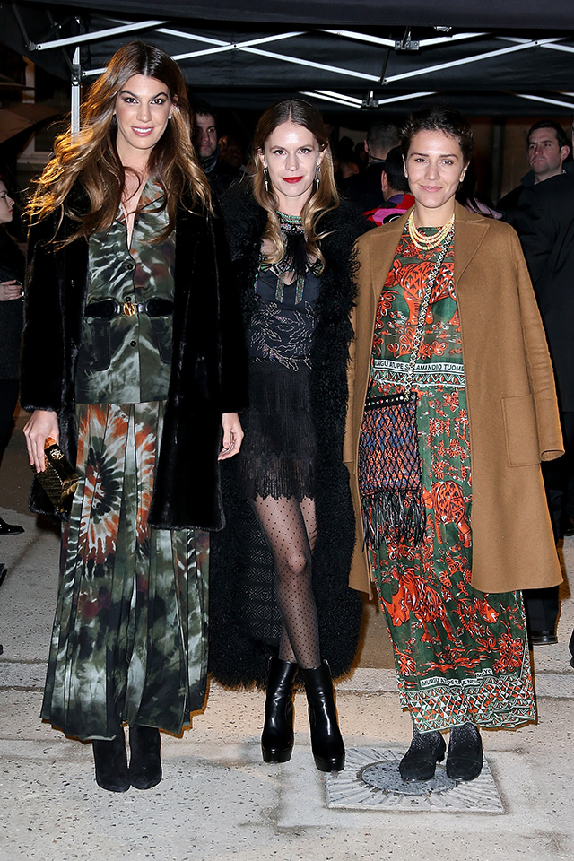 Бьянка Брандолини д'Адда, Евгения Ниархос и Маргерита Миссони Гости показа Valentino весна-лето 2016 (фото 3)