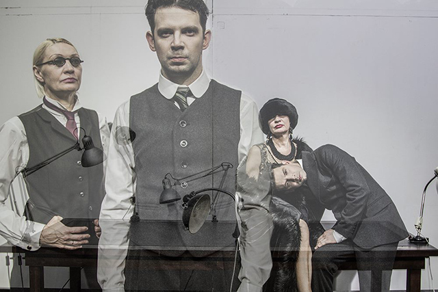 Промо-кадр к спектаклю «Кафка» «Страшный ор в интеллигентской среде начинается, когда кто-нибудь напишет "миньет" вместо "минет"» (фото 6)