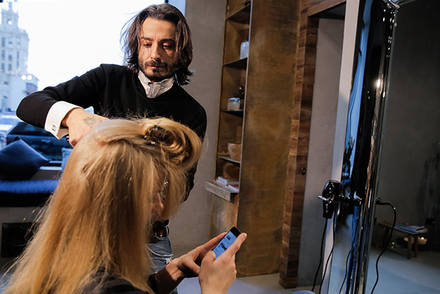 Точная копия: Светлана Ходченкова в образе с показа Chanel (фото 6)