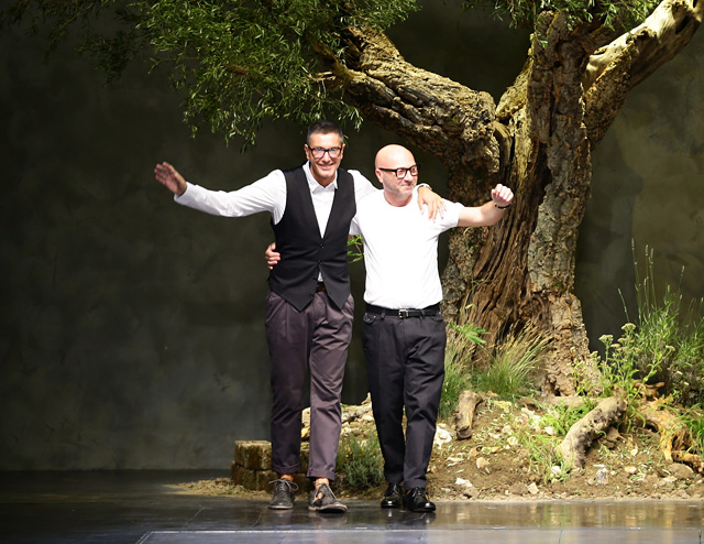 Доменико Дольче и Стефано Габбана на показе Dolce & Gabbana весна-лето 2014 Итоги 2013: Главные модные скандалы года (фото 1)
