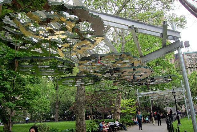 Инсталляция зеркального леса Терезиты Фернандес как повод смотреть вверх (фото 1)