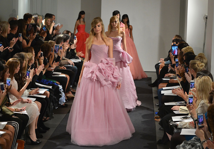 Розовая свадебная коллекция Веры Вонг (фото 1)