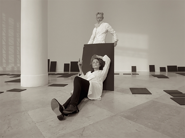 Тильда Суинтон и Шарлотта Рэмплинг в постановке Оливье Сайяра (фото 1)