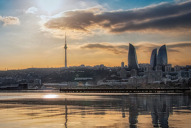 24 часа в Баку: где жить, что есть, как везде успеть и зачем все это нужно (фото 1)