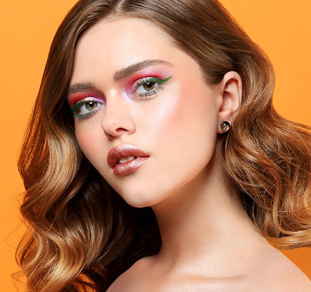Как и зачем сочетать яркие цвета в макияже — рассказывает визажист Денис Карташев (фото 1)