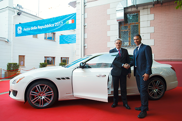 Новые модели Maserati показали в саду посольства Италии (фото 1)