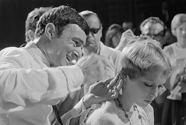 О стрижках, помаде и принятии ванны: самые странные бьюти-законы (фото 1)