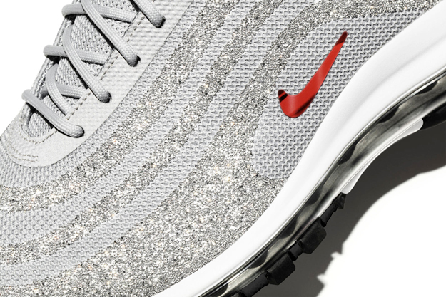 Nike и Swarovski выпустили кроссовки с кристаллами. Разрабатывали их 12 лет (фото 1)
