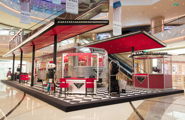 Prada открыл железнодорожную станцию в торговом центре (фото 1)