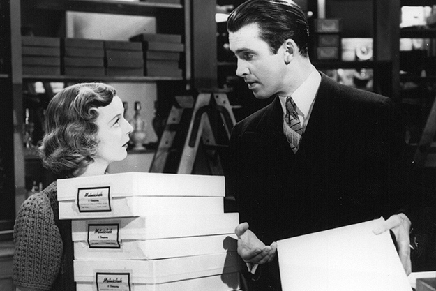 Кадр из фильма «Магазинчик за углом» Кадр из фильма «Магазинчик за углом»