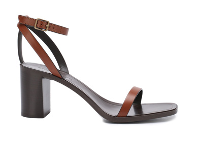 Что покупать на распродажах: рубашки, тренчкоты и обувь на все времена (фото 24)