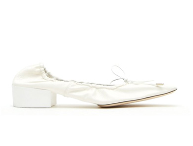 Что покупать на распродажах: рубашки, тренчкоты и обувь на все времена (фото 22)