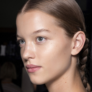 Тренд: эффект влажной кожи