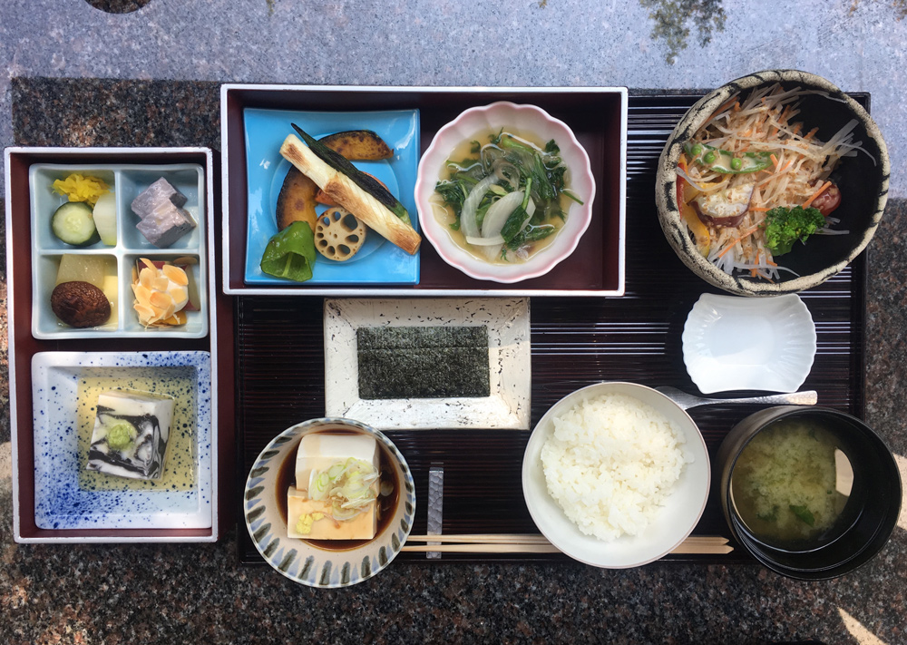 Настоящий васаби и идеальный урбанизм: Вика Газинская — о путешествии по Японии (фото 29)