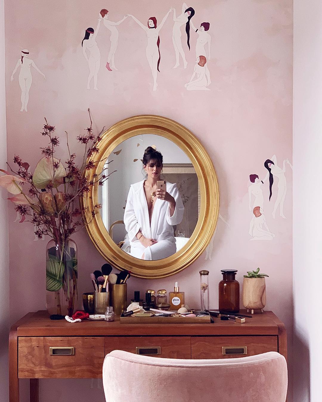 Как вписать в интерьер главные цвета Pantone сезона весна-лето 2019 (фото 2)