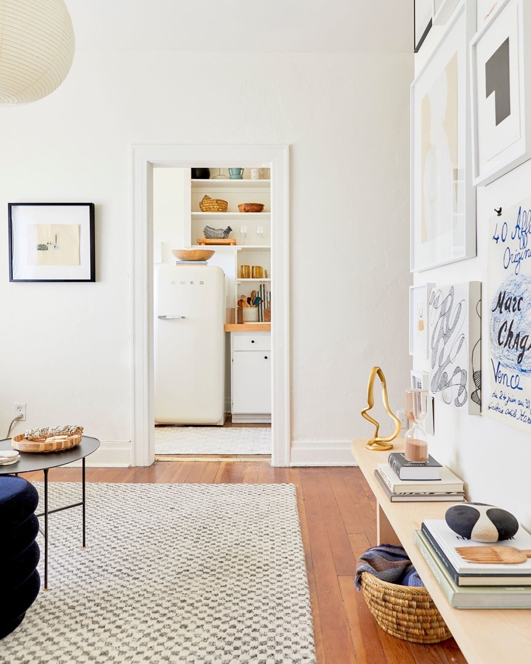 Как вписать в интерьер главные цвета Pantone сезона весна-лето 2019 (фото 9)