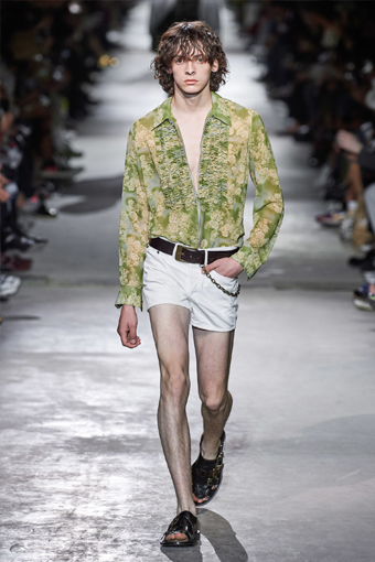 Поле гвоздик, мужчины в юбках и картошка из «Макдоналдса»: Ксения Чилингарова — о Неделе мужской моды в Париже (фото 8)