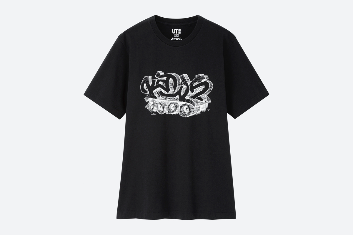 Uniqlo ut. Юникло Кавс футболка. KAWS Uniqlo футболка. Футболка UT KAWS. KAWS X Uniqlo футболка.