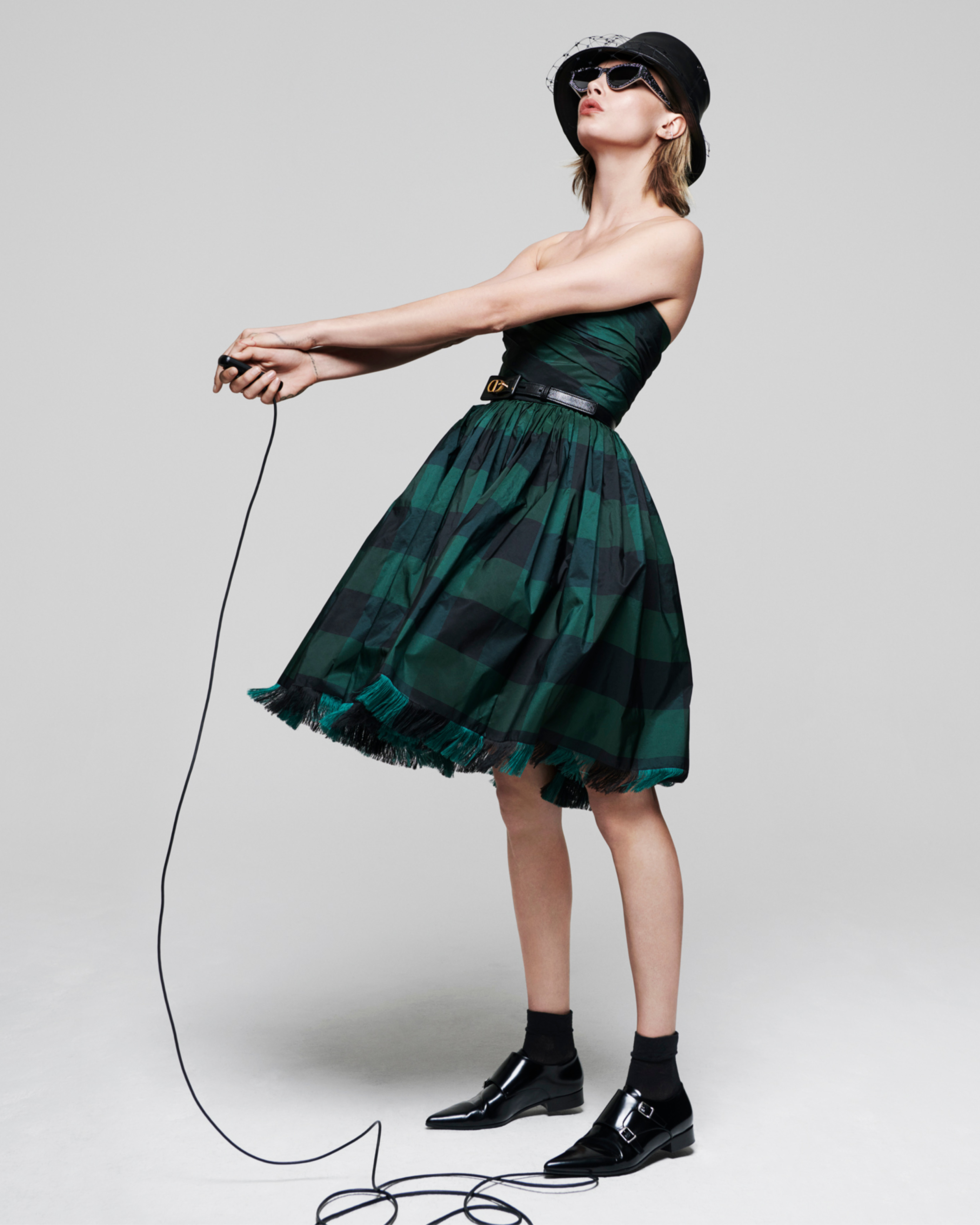 Кара Делевинь сняла саму себя в кампании помад Dior Addict Stellar Shine (фото 1)