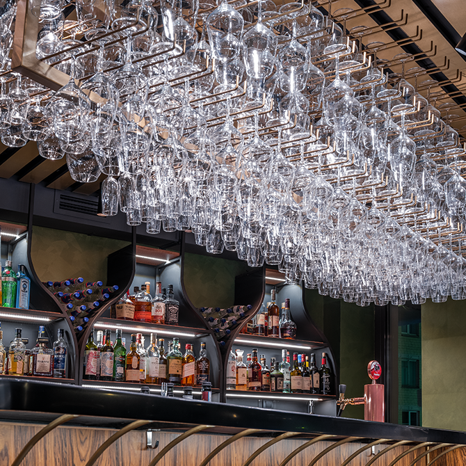 Новые рестораны: дешевое вино на Патриках, Давид под потолком и бар под «Домом культур» (фото 3)