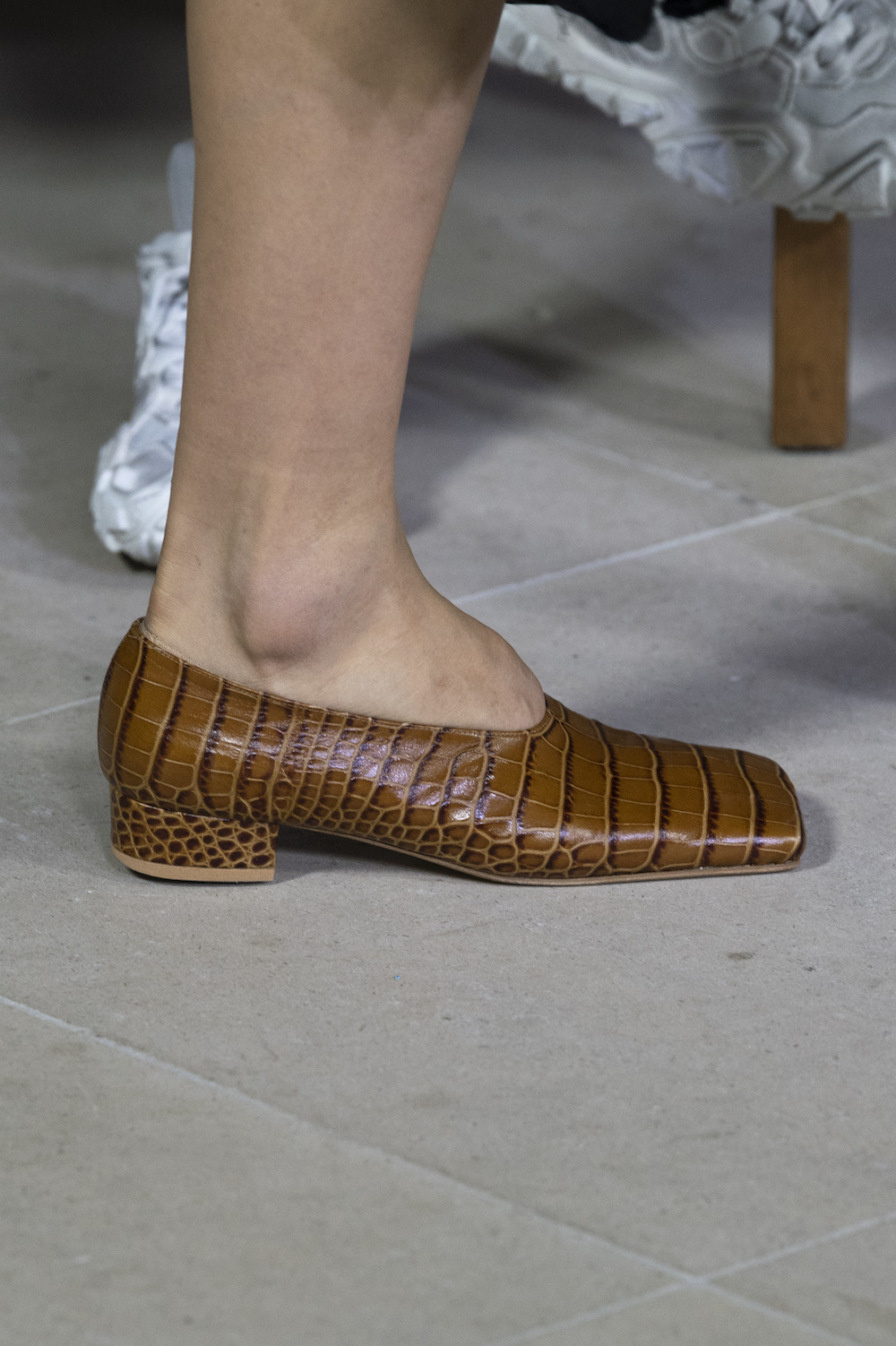 Обувь сезона весна-лето 2020: вьетнамки, вязаные сапоги и «мамины мюли» (фото 11)