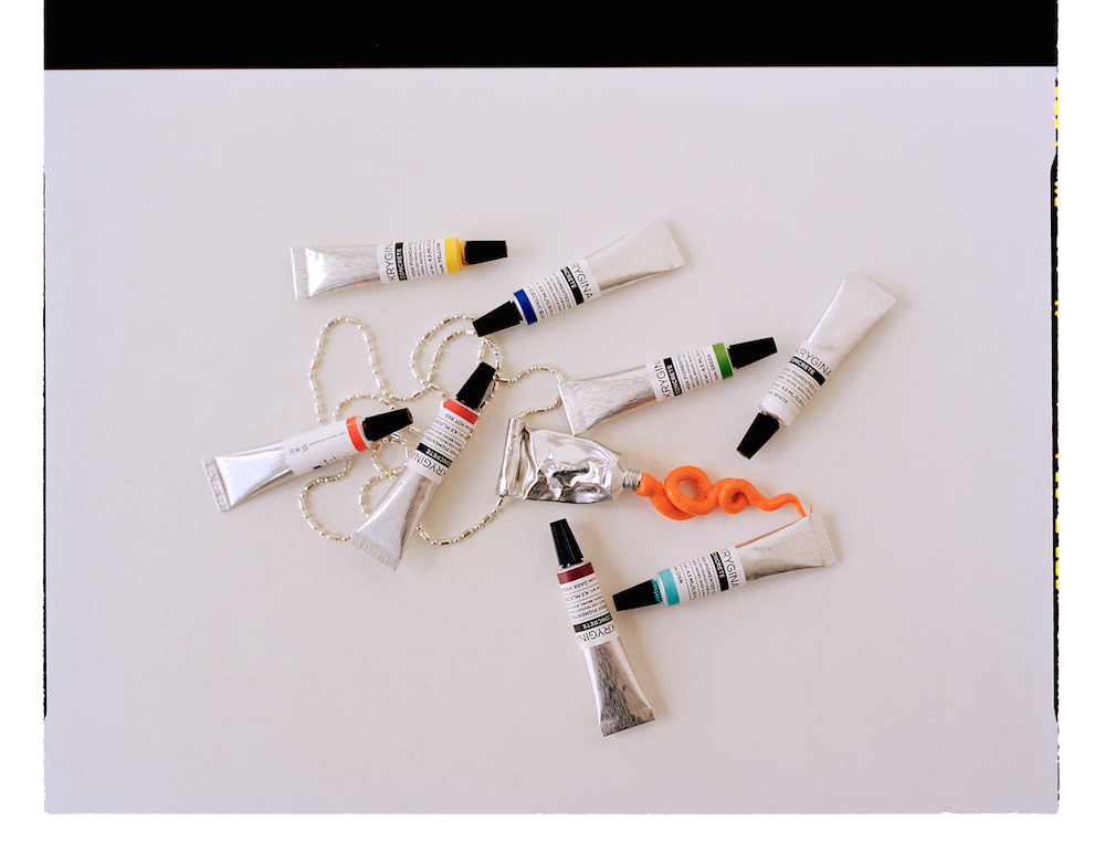 Косметичка Лены Шейдлиной. «Я хочу себя увековечить в жизни, а не в интернете» (фото 5)