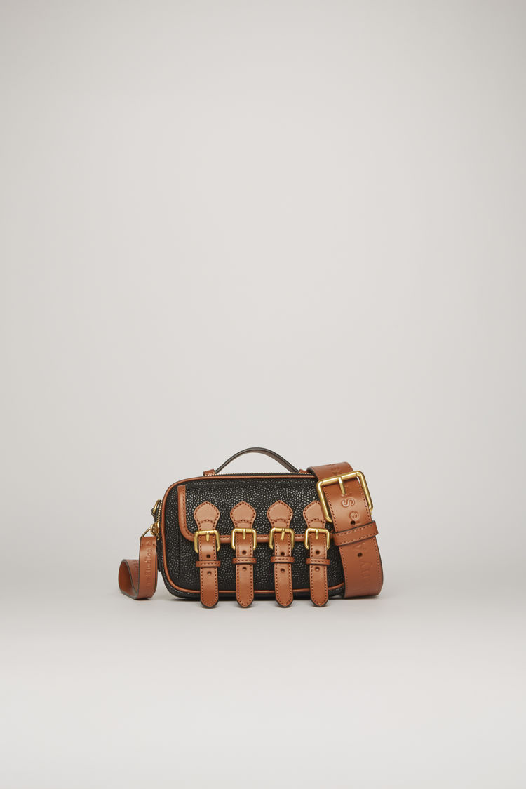 Mulberry и Acne Studios сделали сумки-«сороконожки» для совместной коллекции (фото 7)