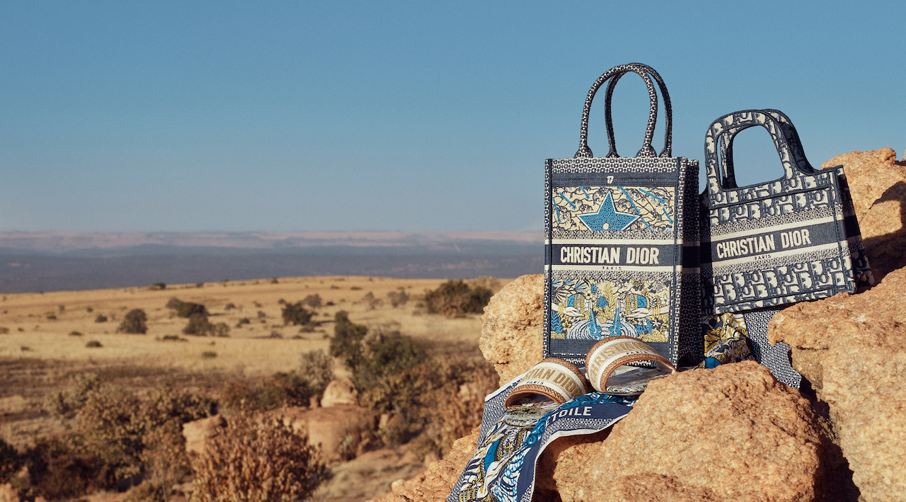 Модели позируют на фоне африканских пейзажей в кампании капсульной коллекции Dior (фото 2)