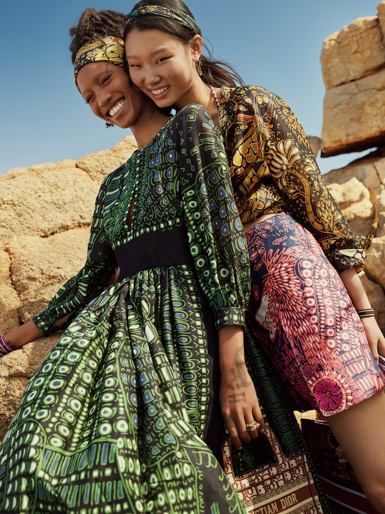 Модели позируют на фоне африканских пейзажей в кампании капсульной коллекции Dior (фото 6)