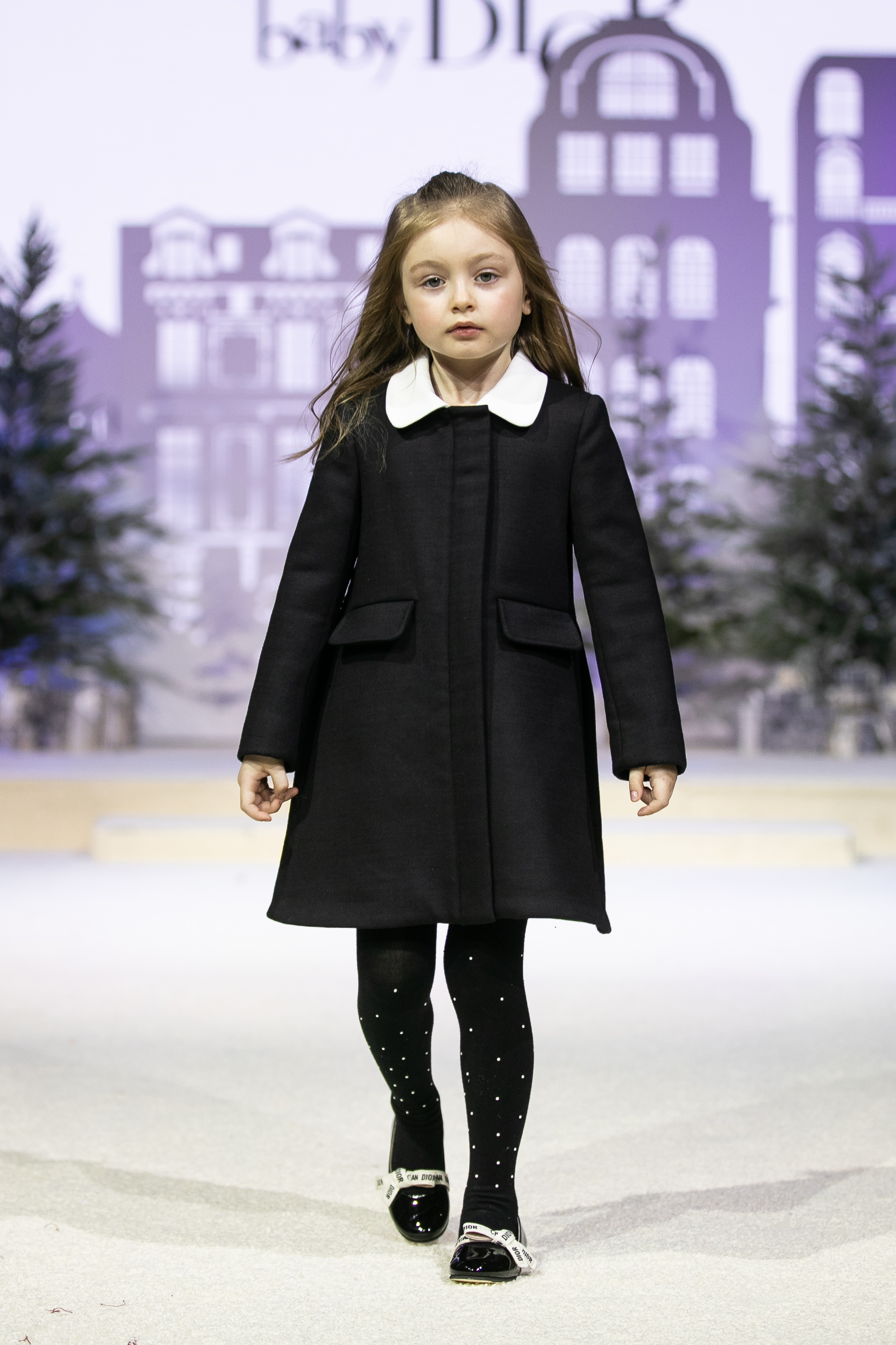 В Москве прошел показ Baby Dior (фото 1)