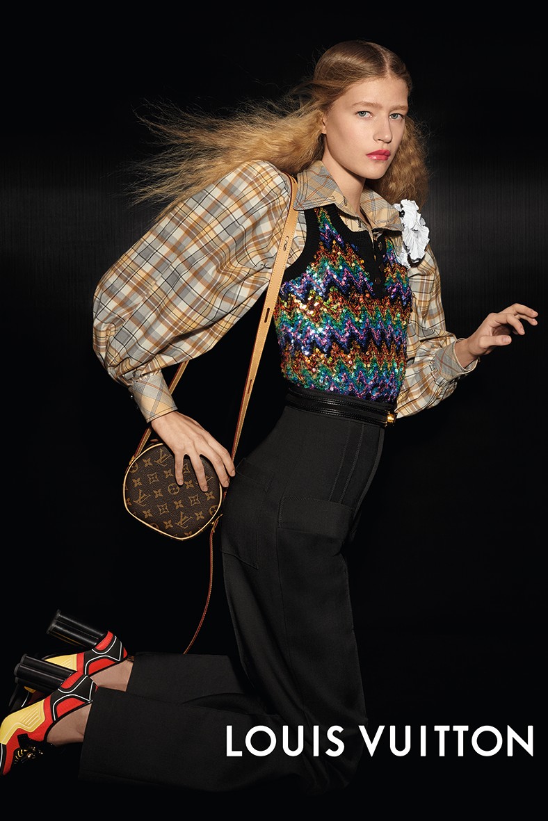 Louis Vuitton показал новую кампанию с Эммой Стоун, вдохновленную Belle Époque (фото 7)