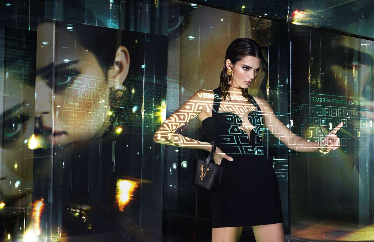 Дженнифер Лопес снялась в новой кампании Versace (фото 6)