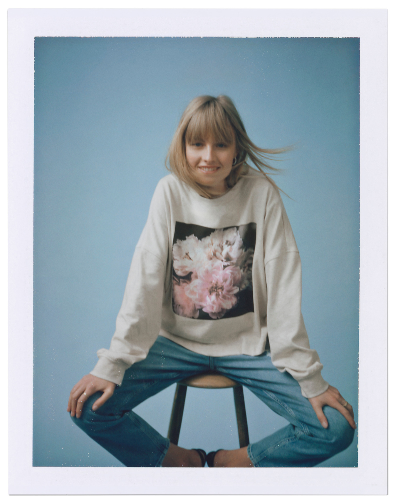 Хелена Кристенсен сделала свитшоты с цветами для H&M (фото 1)