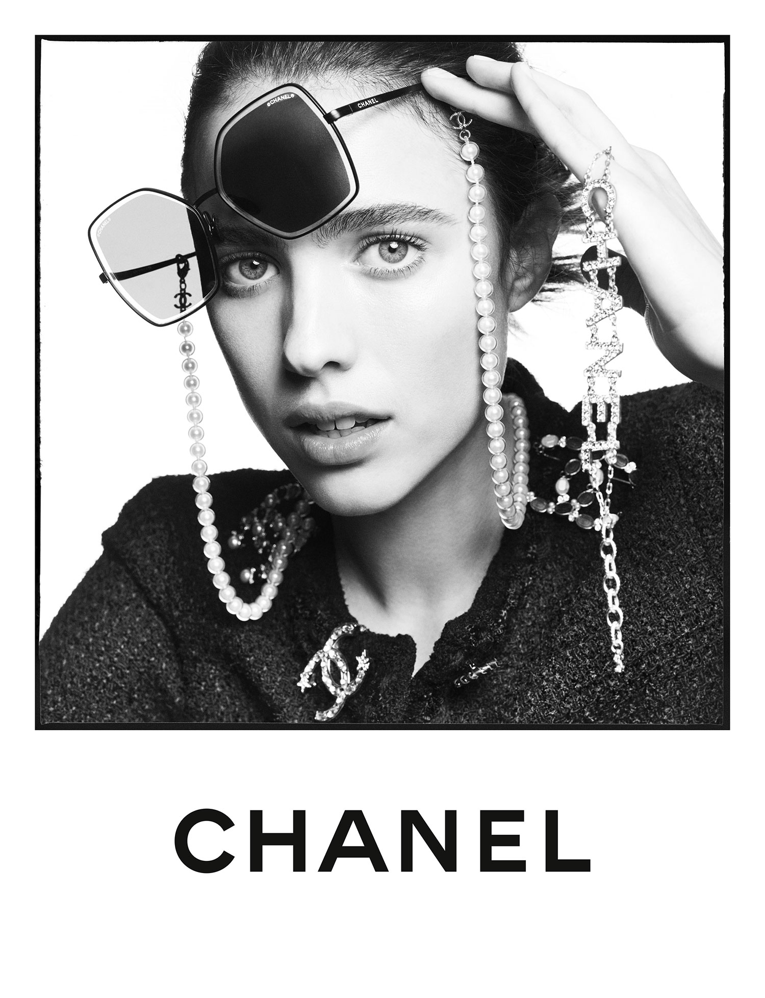 Маргарет Куэлли и Фаррелл Уильямс снялись в кампании оптики Chanel (фото 1)