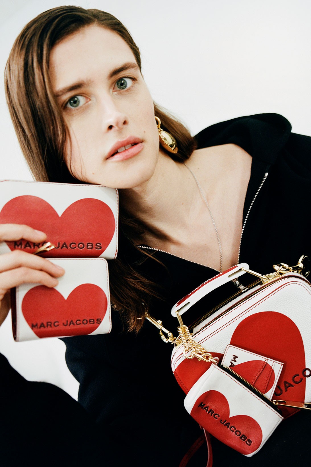 Marc Jacobs выпустил сумки с алыми сердцами ко Дню святого Валентина (фото 1)
